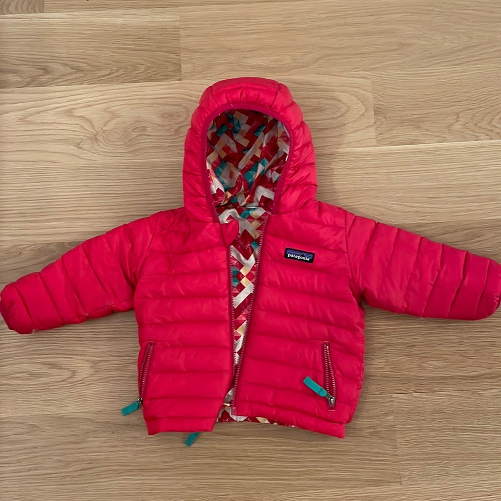Patagonia baby girl reversible down sweater hoody, bright pink 12-18 months
